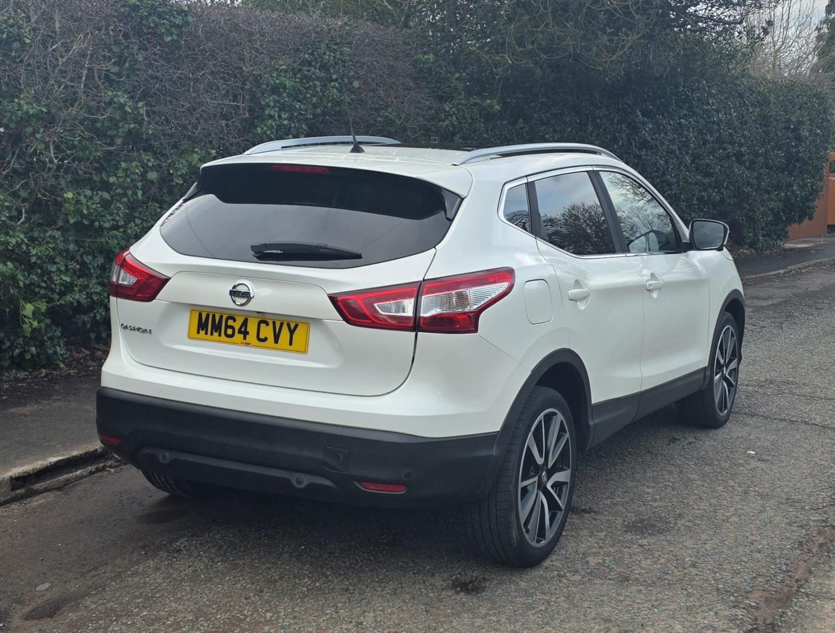 Nissan Qashqai 1.6 dCi Tekna SUV 5dr Diesel XTRON 2WD Euro 5 (s/s) (130 ps)