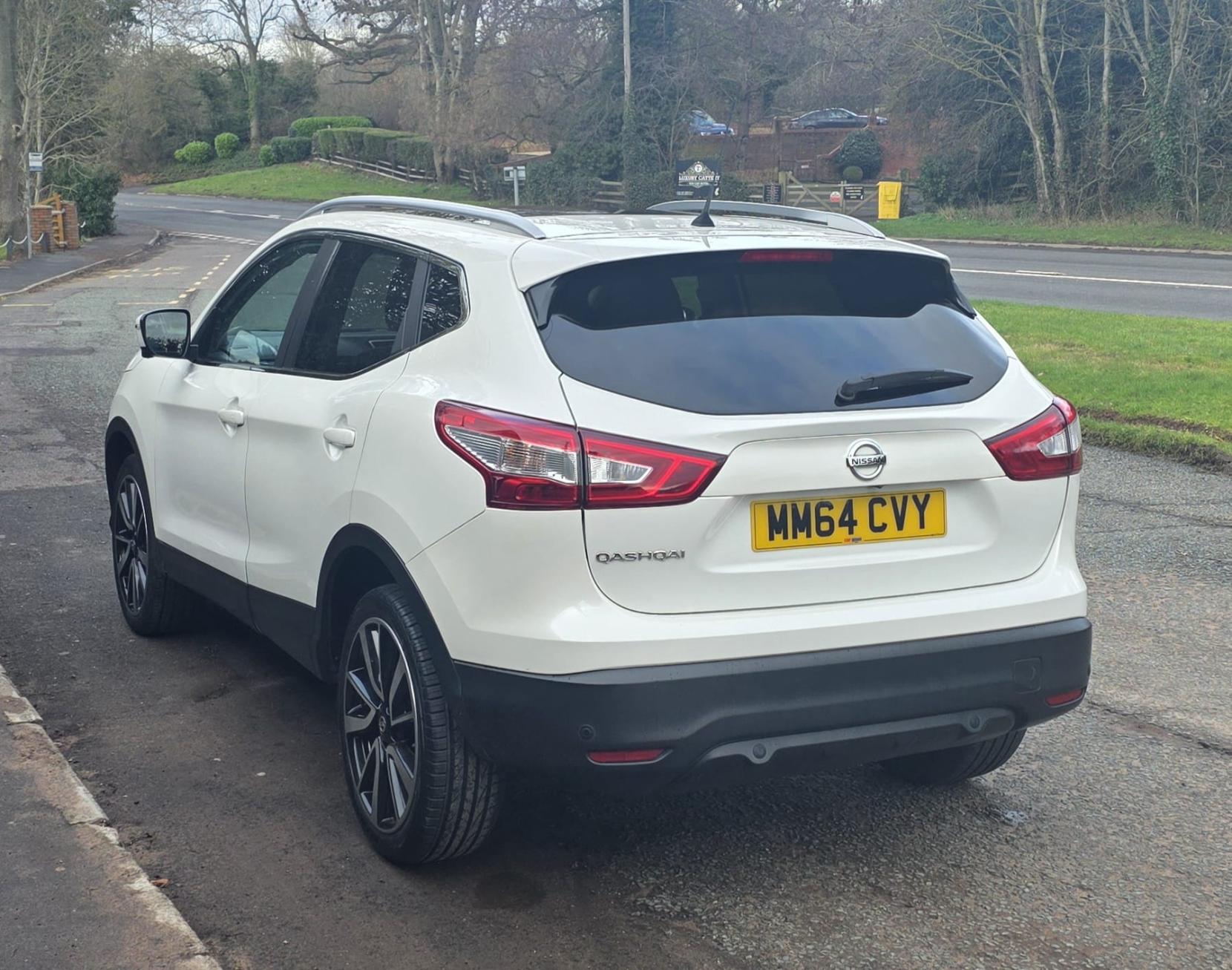 Nissan Qashqai 1.6 dCi Tekna SUV 5dr Diesel XTRON 2WD Euro 5 (s/s) (130 ps)