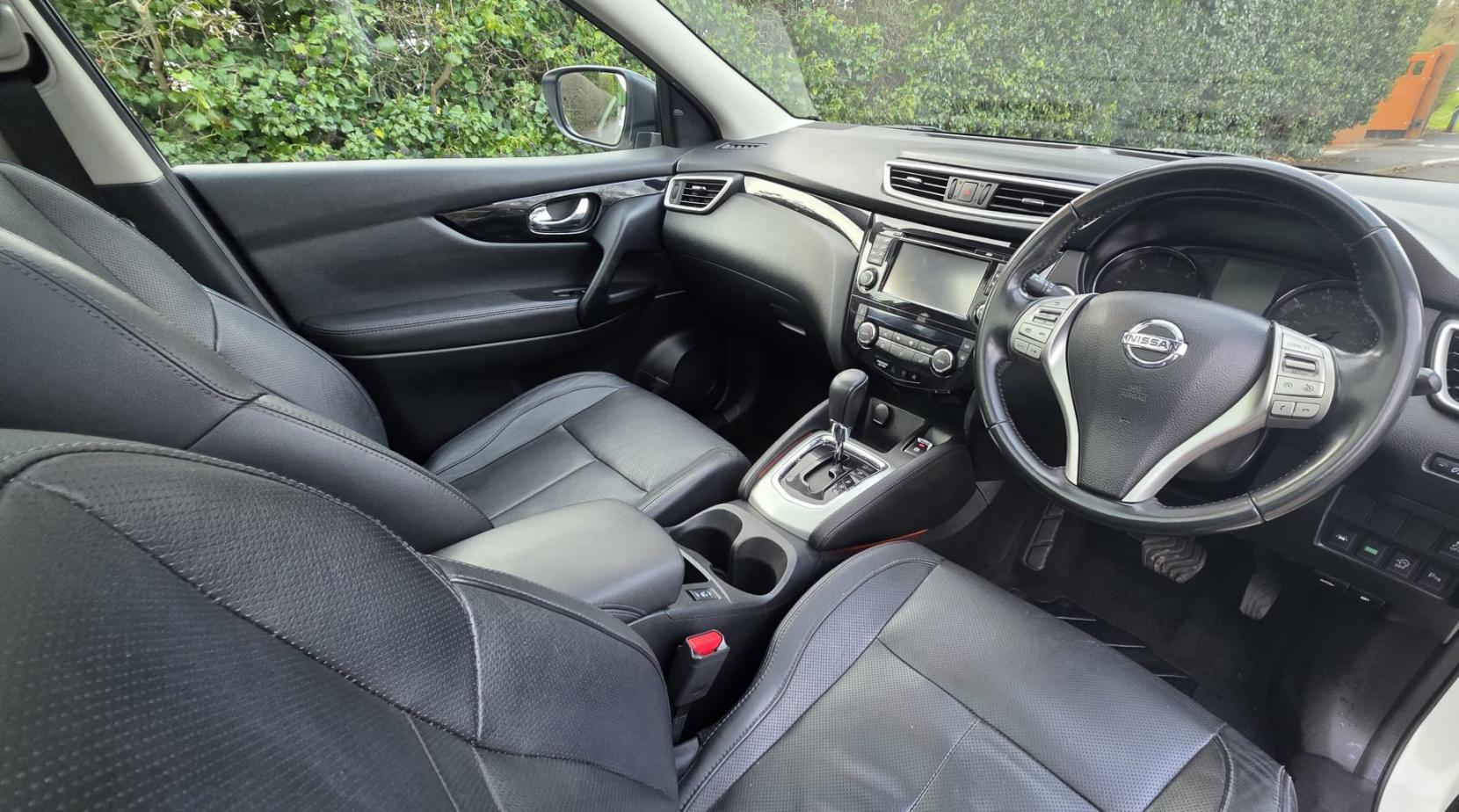 Nissan Qashqai 1.6 dCi Tekna SUV 5dr Diesel XTRON 2WD Euro 5 (s/s) (130 ps)