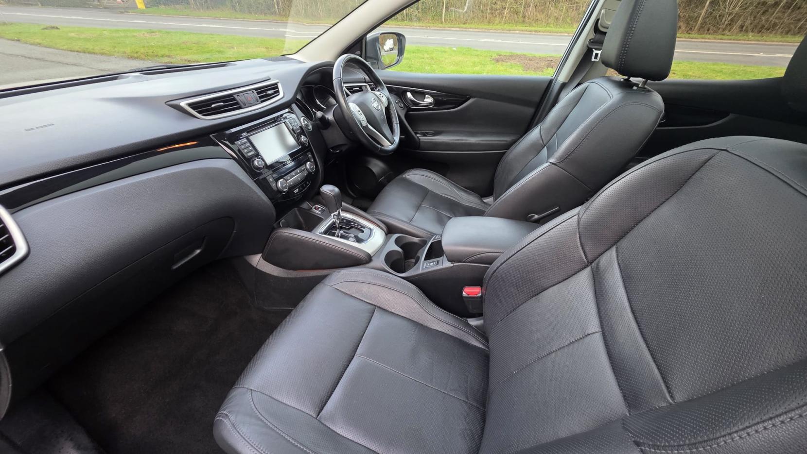 Nissan Qashqai 1.6 dCi Tekna SUV 5dr Diesel XTRON 2WD Euro 5 (s/s) (130 ps)