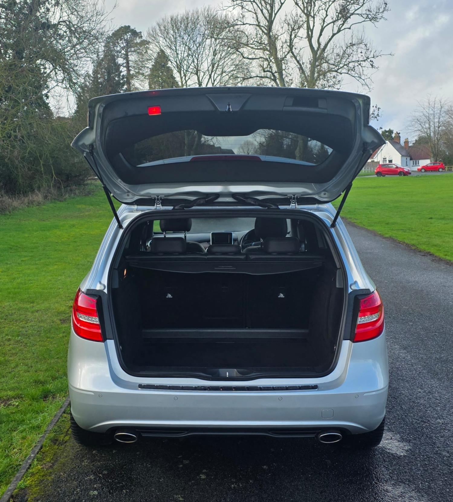 Mercedes-Benz B Class 1.8 B200 CDI Sport MPV 5dr Diesel 7G-DCT Euro 5 (s/s) (136 ps)