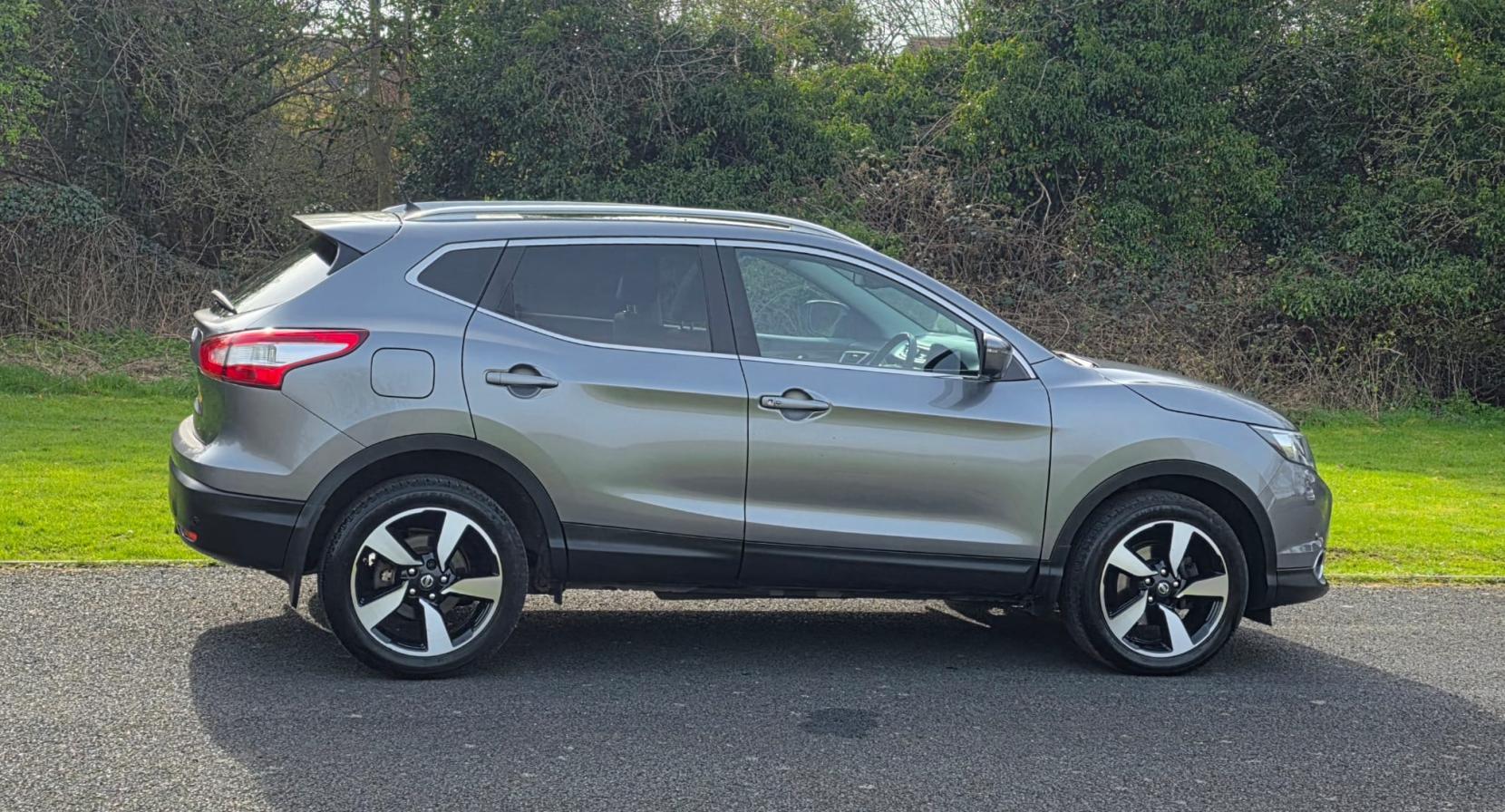 Nissan Qashqai 1.2 DIG-T N-Connecta SUV 5dr Petrol Manual 2WD Euro 6 (s/s) (115 ps)