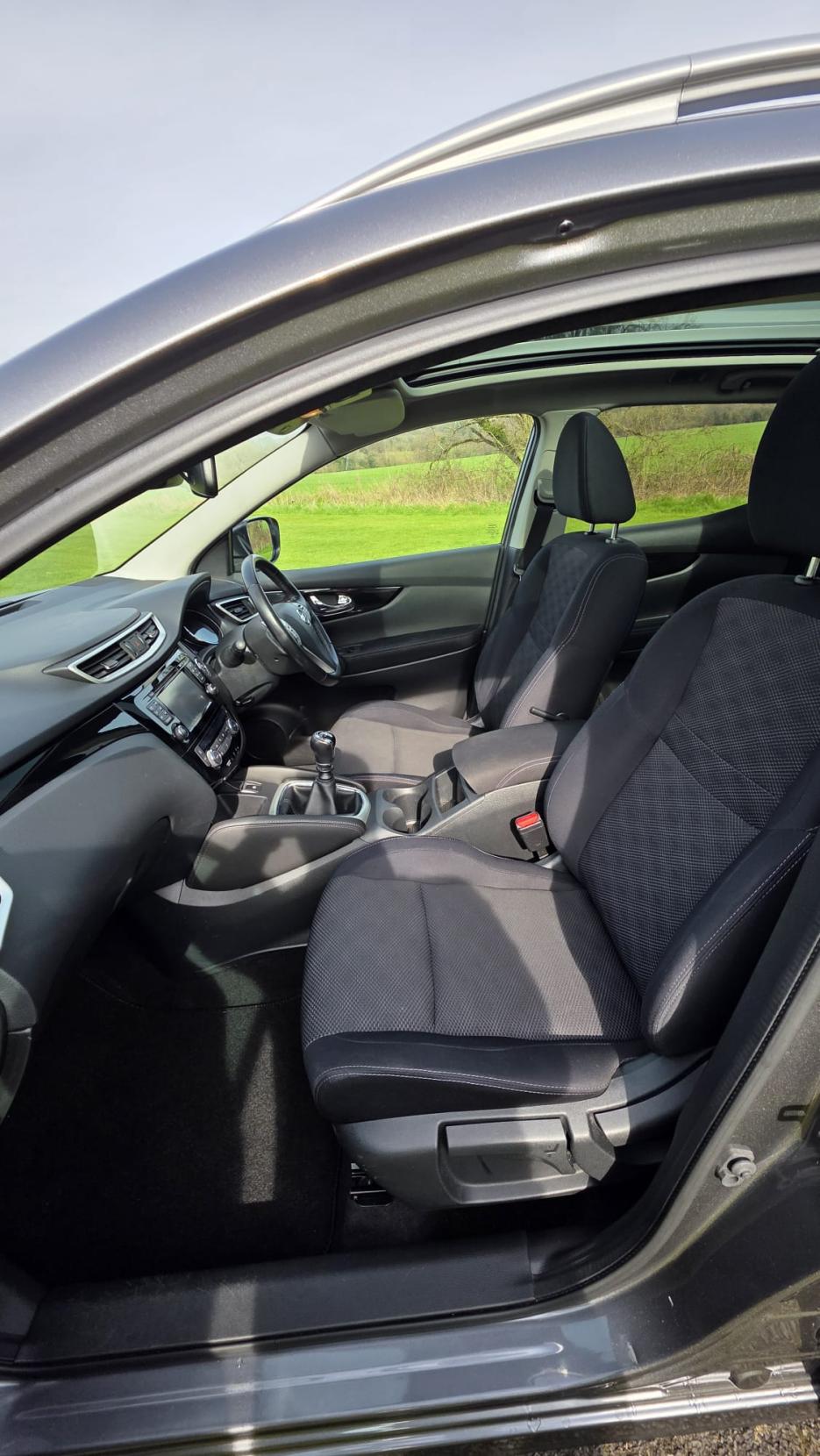 Nissan Qashqai 1.2 DIG-T N-Connecta SUV 5dr Petrol Manual 2WD Euro 6 (s/s) (115 ps)