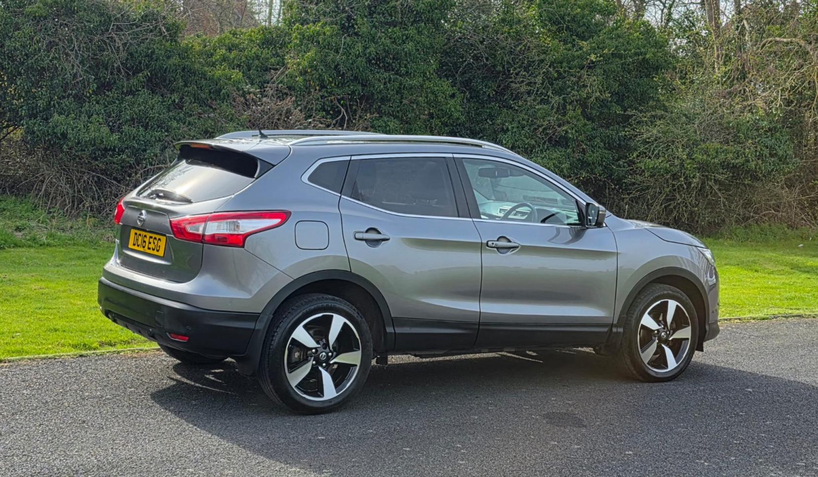 Nissan Qashqai 1.2 DIG-T N-Connecta SUV 5dr Petrol Manual 2WD Euro 6 (s/s) (115 ps)