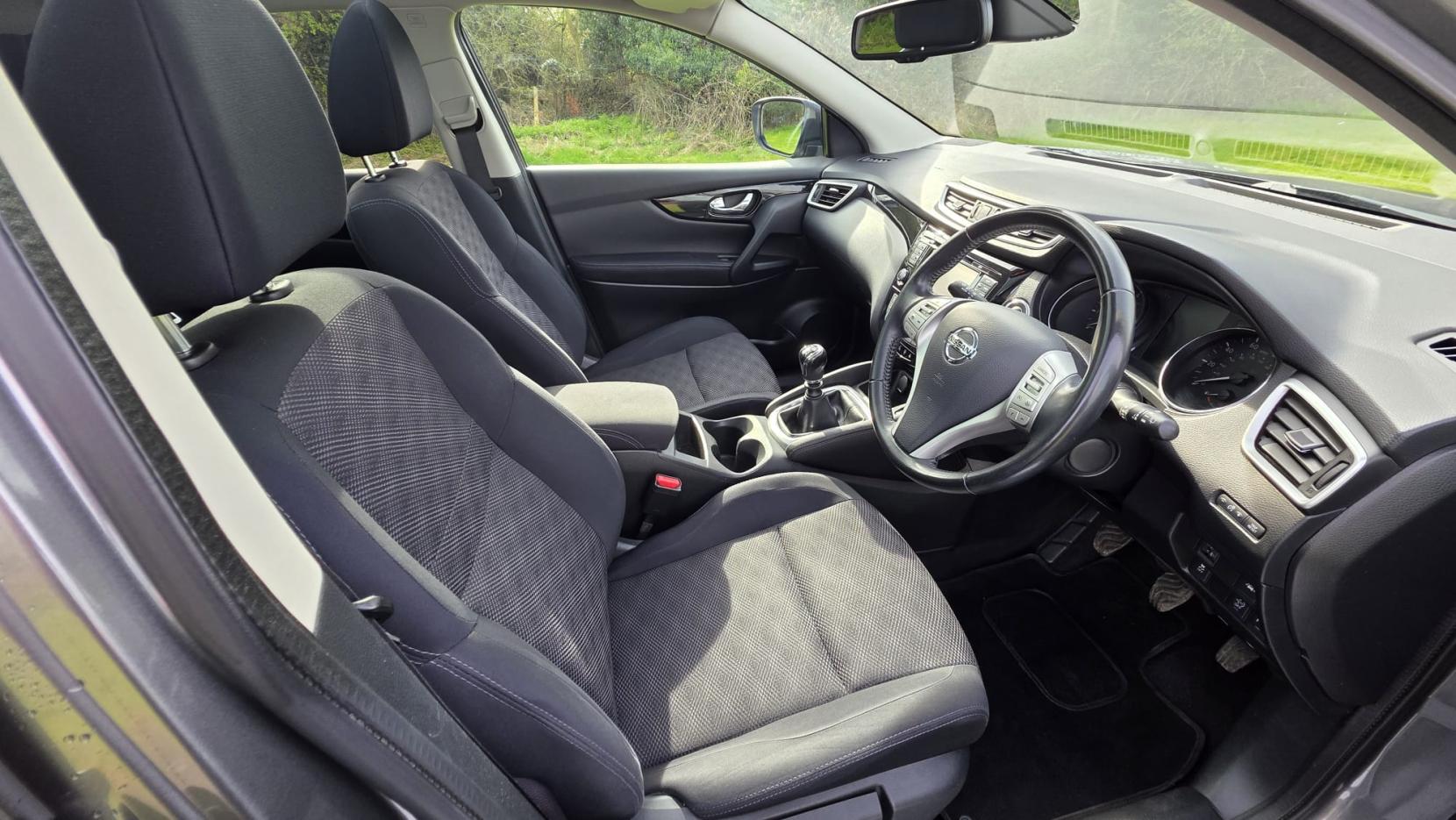 Nissan Qashqai 1.2 DIG-T N-Connecta SUV 5dr Petrol Manual 2WD Euro 6 (s/s) (115 ps)