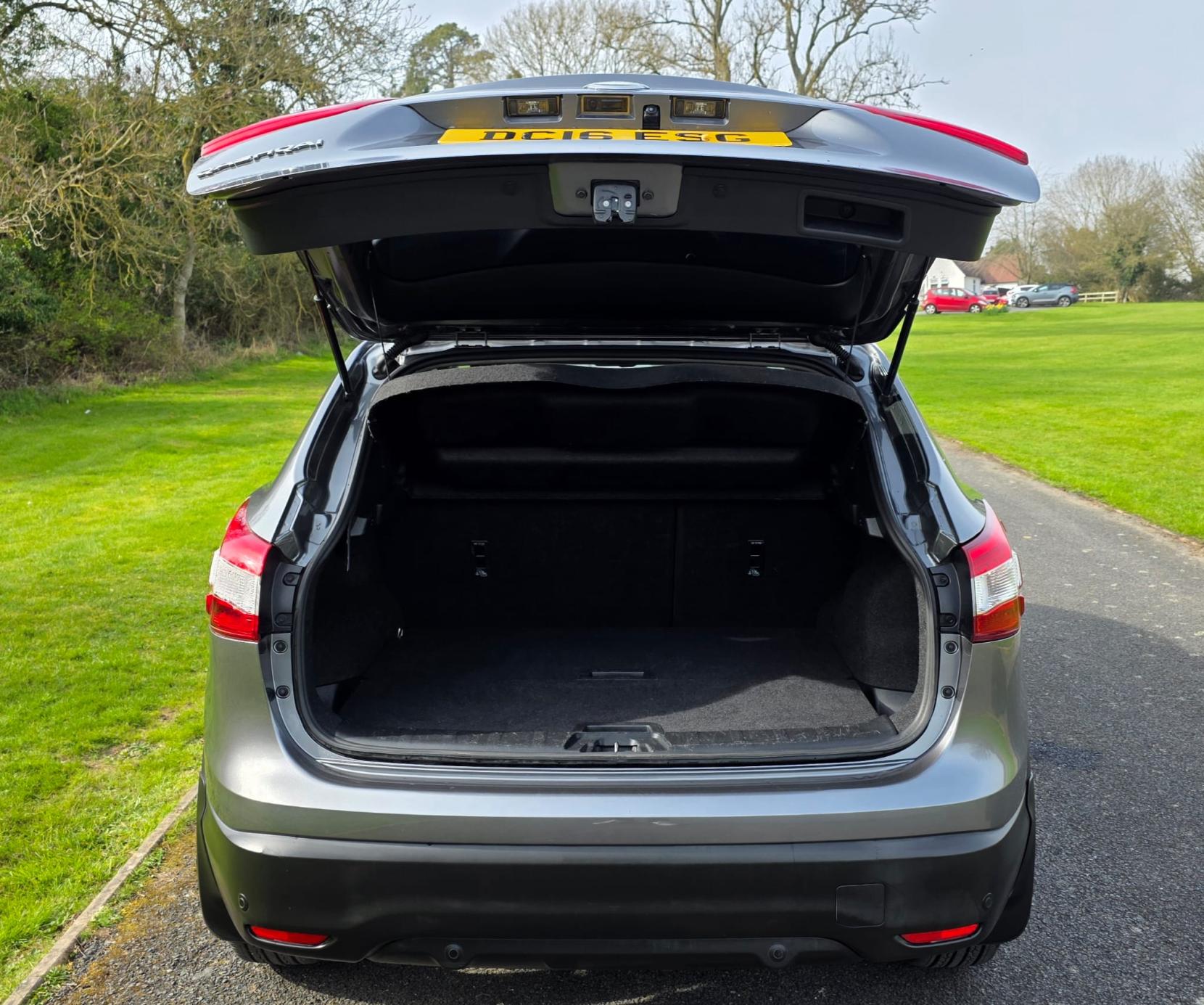 Nissan Qashqai 1.2 DIG-T N-Connecta SUV 5dr Petrol Manual 2WD Euro 6 (s/s) (115 ps)