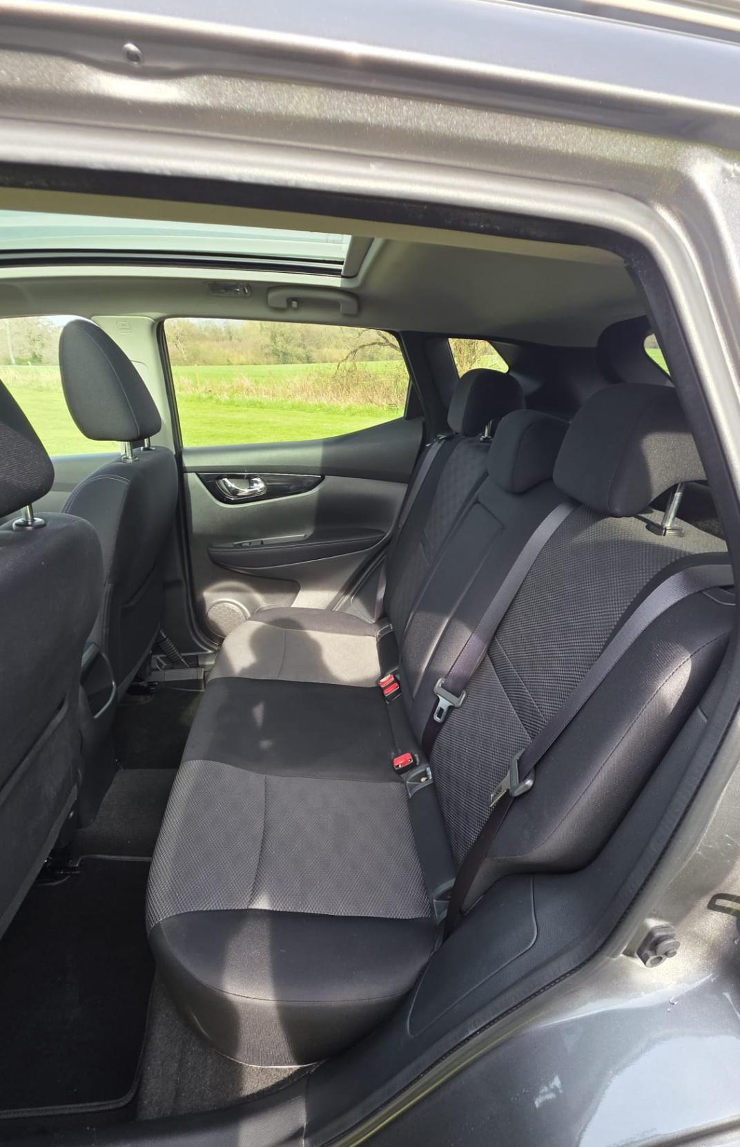 Nissan Qashqai 1.2 DIG-T N-Connecta SUV 5dr Petrol Manual 2WD Euro 6 (s/s) (115 ps)