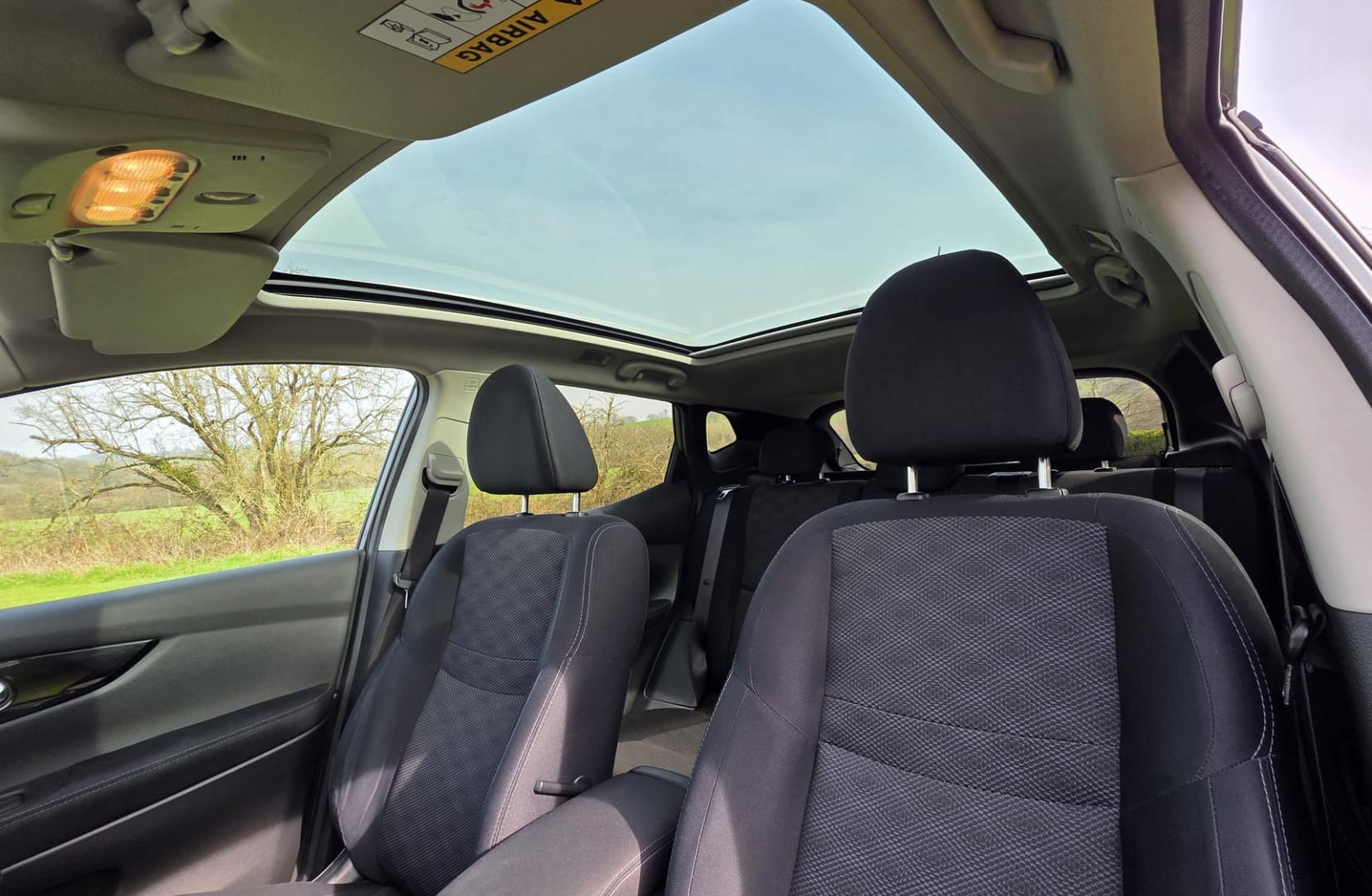 Nissan Qashqai 1.2 DIG-T N-Connecta SUV 5dr Petrol Manual 2WD Euro 6 (s/s) (115 ps)